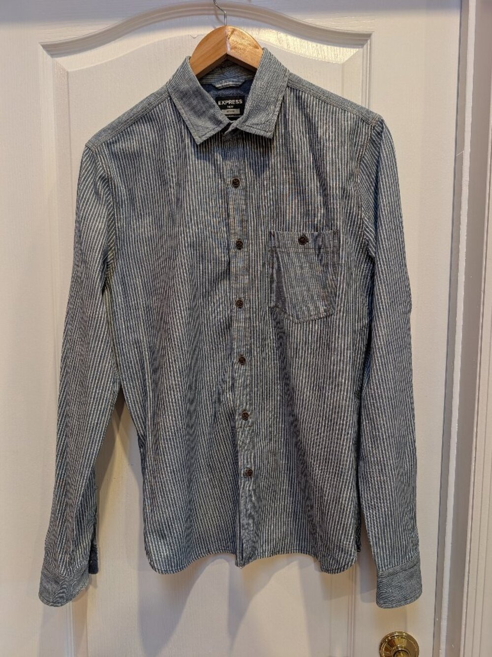 Express Fitted Men's Medium Blue White Striped 100% Cotton Button Up Dress Shirt